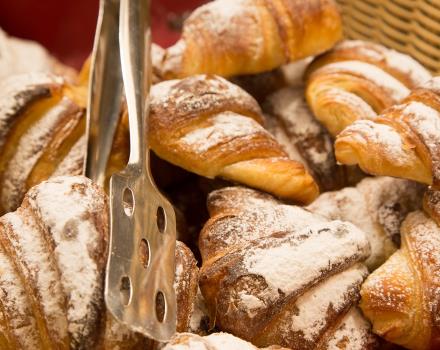 Looking for a hotel in Genoa with a good breakfast? Hotel booking Porto Antico di Genova. Our breakfast is made only of high-grade product with typical regional products.