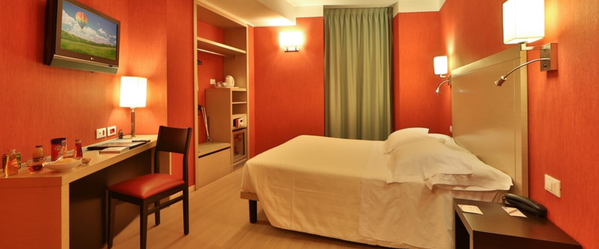 Cerchi un' hotel a Genova confortevole e con collegamento WI-FI gratis? Prenota all'Hotel Porto Antico di Genova. Tutte le nostre camere sono accessoriate di tutti i comfort